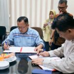 Tandatangan Ademdum Perpanjangan Pemanfaatan Aset Daerah Ruas Jalan Bhuana Jaya – Desa Mulawarman Kecamatan Tenggarong Seberang